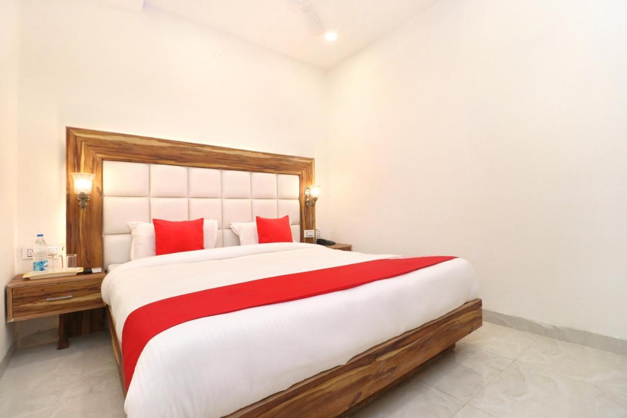 OYO 22115 Hotel D Plaza Zirakpur Exterior foto