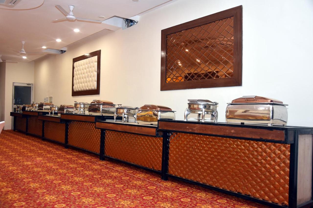 OYO 22115 Hotel D Plaza Zirakpur Exterior foto