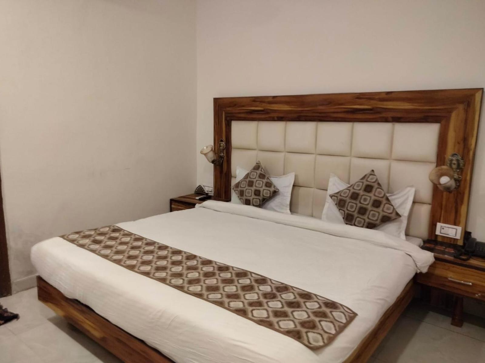OYO 22115 Hotel D Plaza Zirakpur Exterior foto