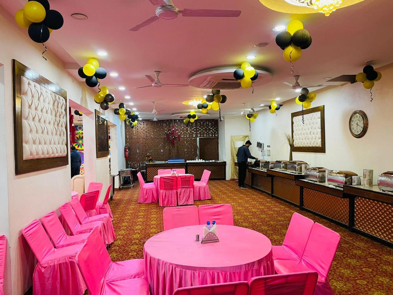 OYO 22115 Hotel D Plaza Zirakpur Exterior foto