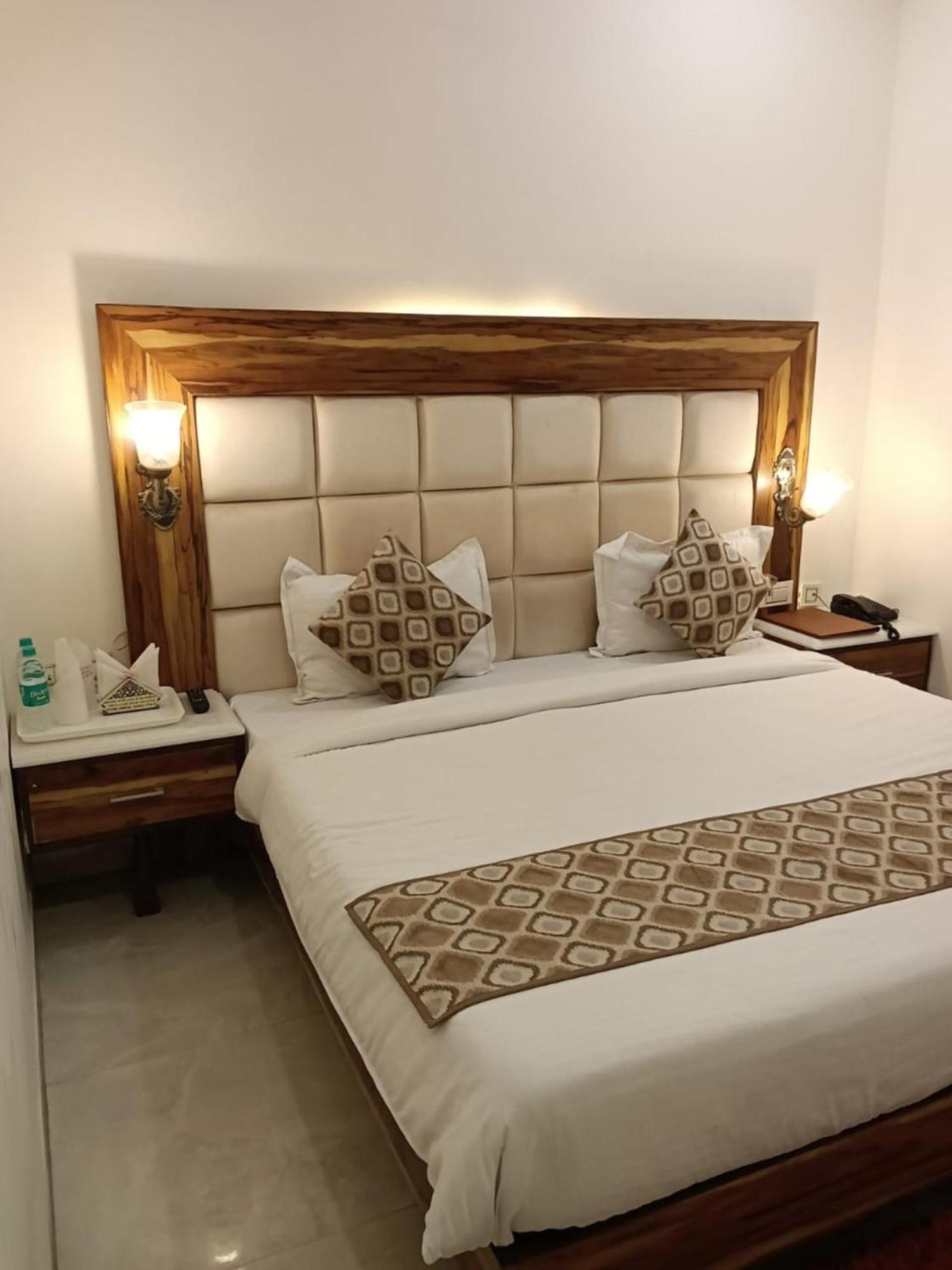 OYO 22115 Hotel D Plaza Zirakpur Exterior foto
