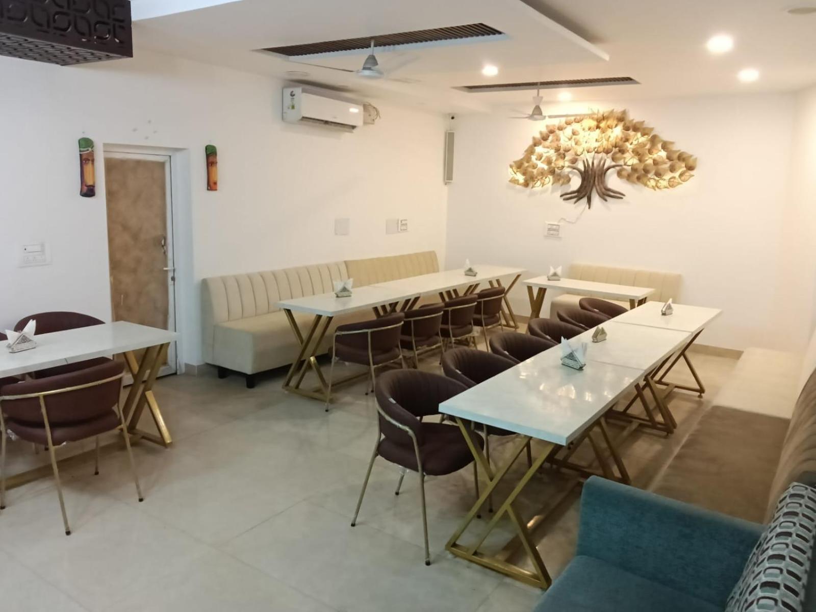 OYO 22115 Hotel D Plaza Zirakpur Exterior foto